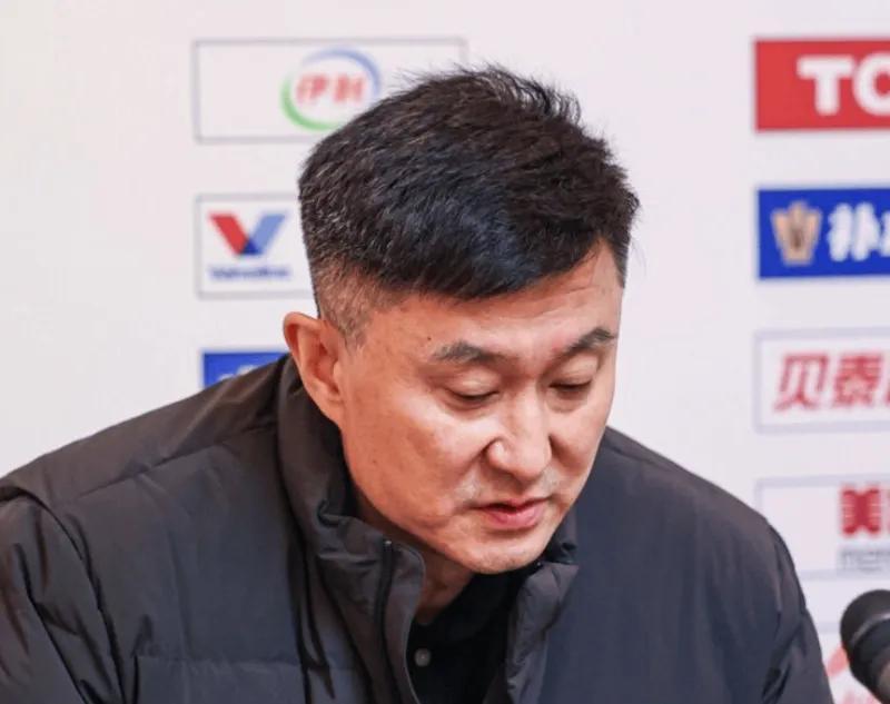 bty-溃败上海发布会!杜锋直指攻守问题从自身找原因,萨姆纳强调太松